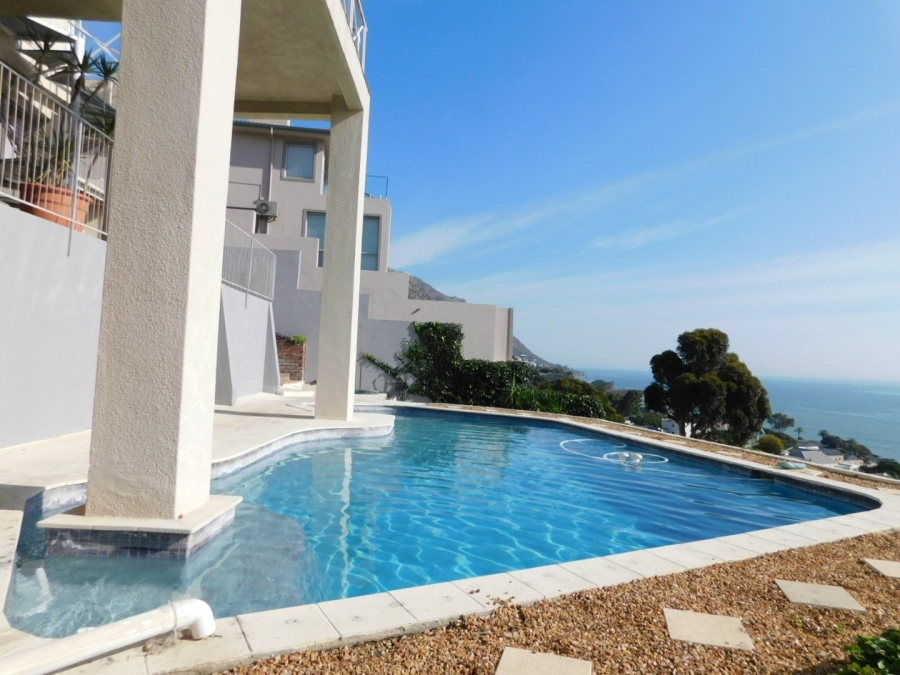 6 Bedroom Property for Sale in Mountainside Western Cape